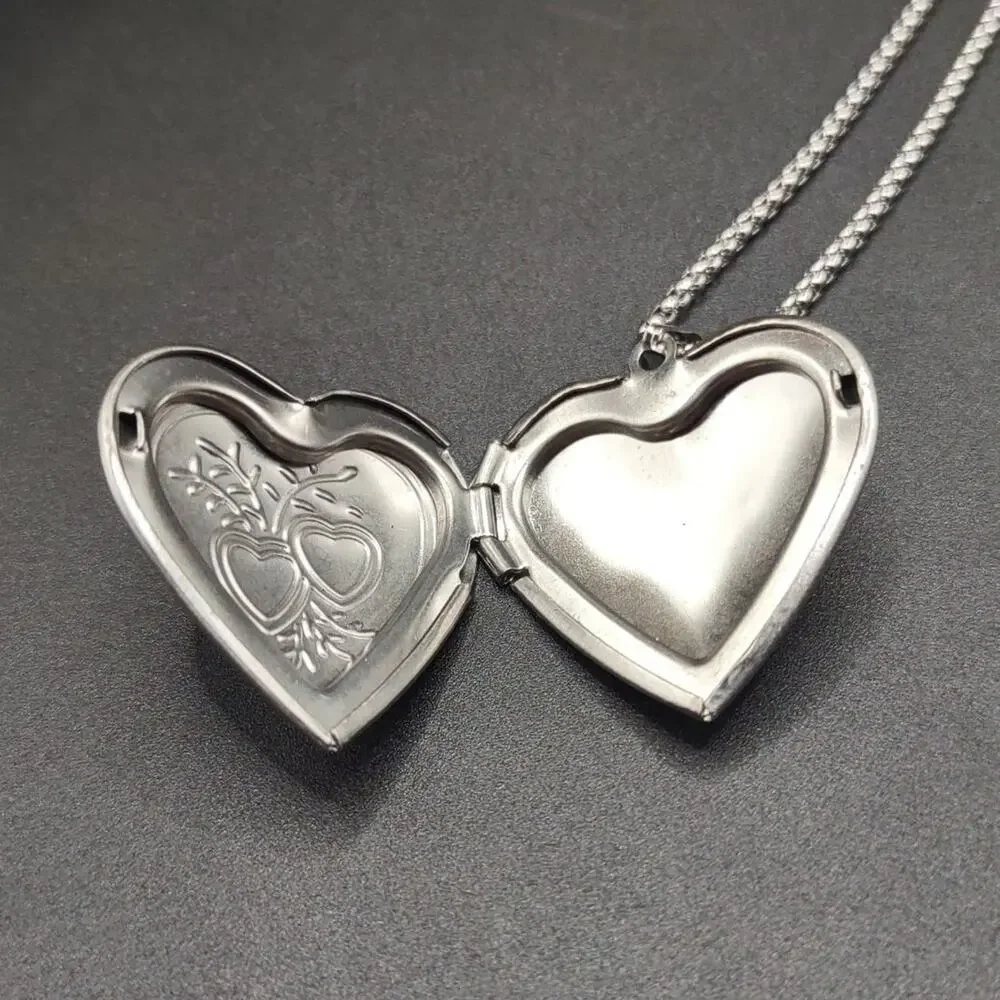 Elegant Silver Tone Vine Heart Locket Vtg Fashion Valentine's Birthday Gift NEW - Picture 4 of 5